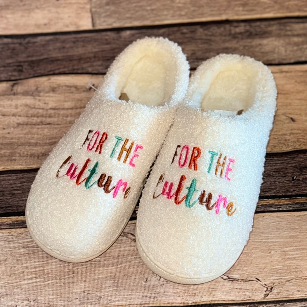 FOR THE CULTURE COZY SLIPPERS Sz 5/6- NEW